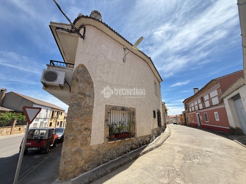 Foto 5b98cdef-9448-4824-af04-4fdc505028de. Casa aparellada amb calefacció a Lucillos