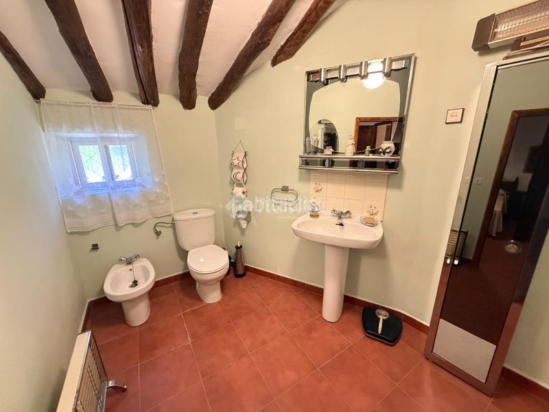 Foto 749b9c4d-2e4a-4739-b203-768dadeae6a0. Casa aparellada amb calefacció a Lucillos