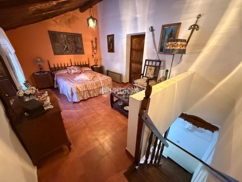 Foto ac1e50a5-ada5-43d3-99d9-514740146ffb. Casa aparellada amb calefacció a Lucillos