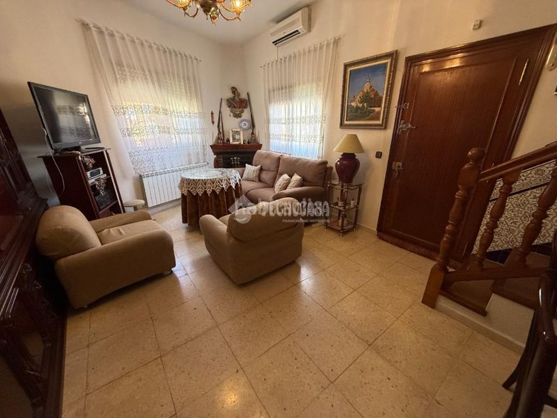 Foto e9c3c93e-8a9e-45a9-be82-1c4d4cc92d00. Casa aparellada amb calefacció a Lucillos