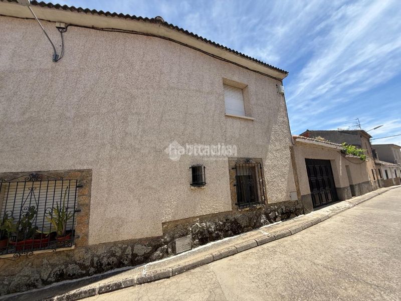 Foto fc2a611e-20ed-4aa6-b19a-273ef418a4d5. Casa aparellada amb calefacció a Lucillos