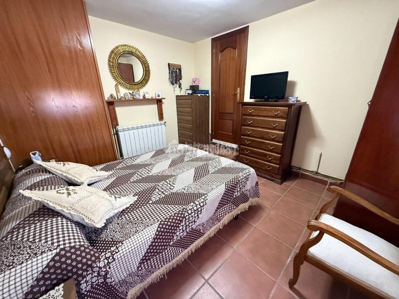 Foto feb1ab13-8223-4f0a-b555-1594b3712611. Casa aparellada amb calefacció a Lucillos
