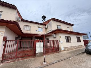 Maison jumelée  C. mirasierra. Casa en venta en lucillos