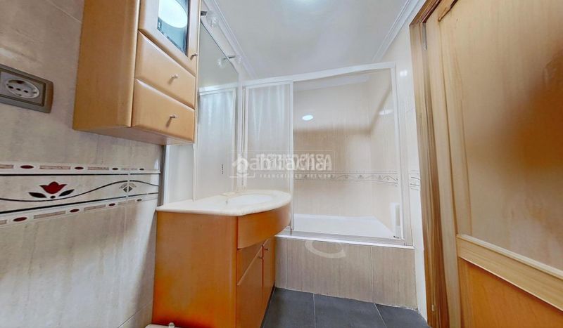 Foto 0653742f-e983-4652-9b3b-2e71f2e183d1. Pis a Cardenal Benlloch Mislata