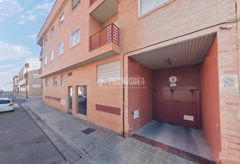 Foto 2e4761cf-c7ec-40f1-9439-1cd694b091f8. Parking coche boxplaza de garaje en venta en Miralbueno Zaragoza