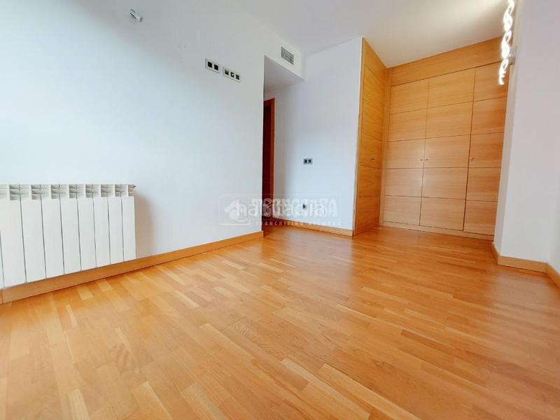 Foto 85e8763c-6b31-4e95-b631-117eceb9f952. Miete etagenwohnung in Miralbueno Zaragoza