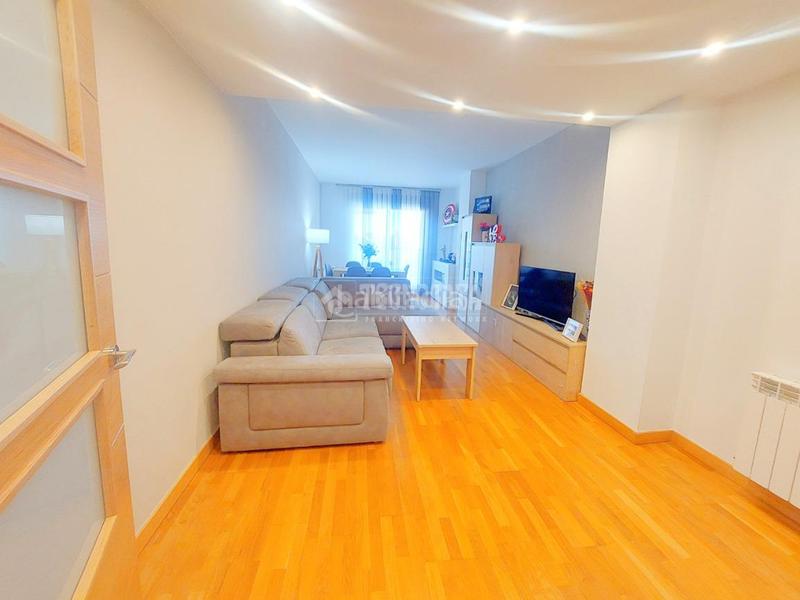 Foto 1b707b9d-467b-4bc6-8ef1-2fec1f0f3e40. Flat with heating parking pool in Miralbueno Zaragoza