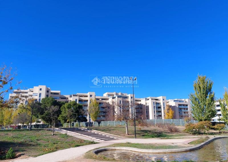 Foto 3139b05c-1ce0-4e8c-a519-7dbcbfe57f43. Flat with heating parking pool in Miralbueno Zaragoza