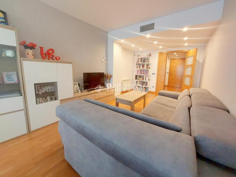 Foto 4892e9e0-0107-4f31-aeb4-d4977e923780. Flat with heating parking pool in Miralbueno Zaragoza