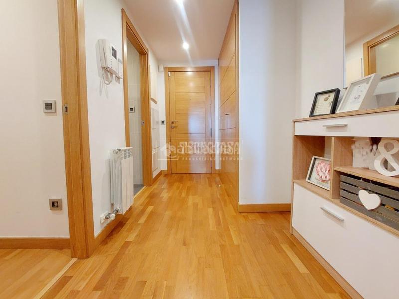 Foto 94a79d08-4edf-4c4b-96b2-14c6a7d85d2b. Flat with heating parking pool in Miralbueno Zaragoza