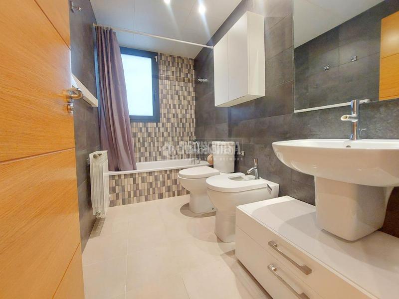 Foto a5f55d35-fc4a-40fa-93b8-6b08a0791dd2. Flat with heating parking pool in Miralbueno Zaragoza