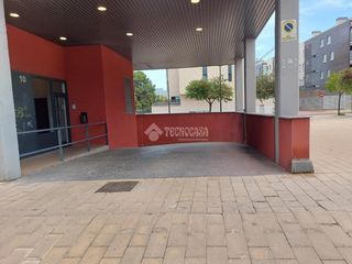 Aparcament cotxe a Miralbueno