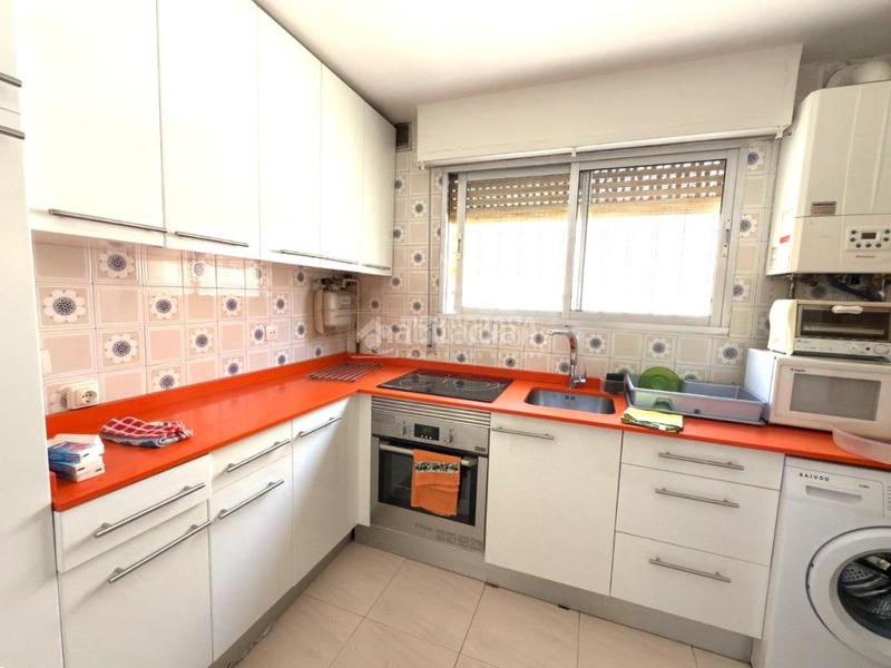 Foto 02e1d2ce-7aee-411e-80b8-6ea04de4fd4d. Casa aparellada a Apóstol Santiago Madrid