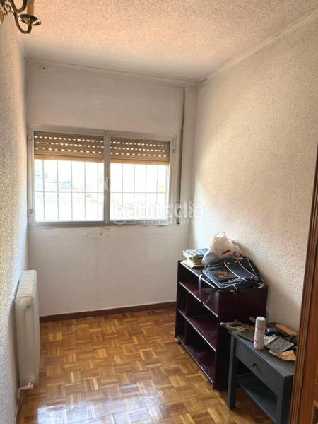 Foto 074a5796-a0e7-410d-b6e7-c89911ba1da2. Casa aparellada a Apóstol Santiago Madrid