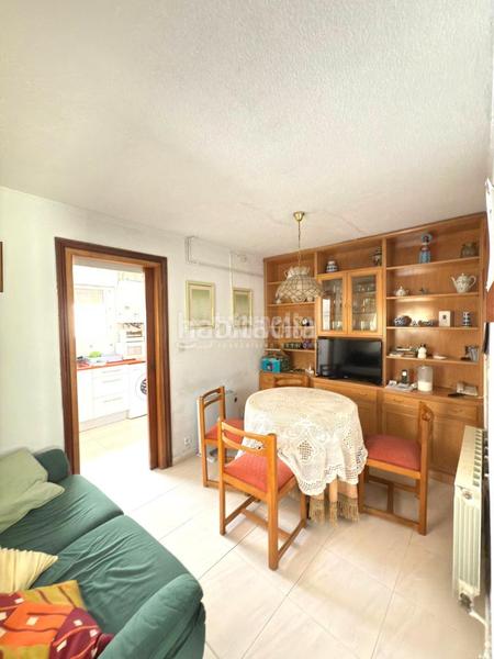 Foto 29aa85e6-c702-4750-8f36-a3e703ee2611. Casa aparellada a Apóstol Santiago Madrid