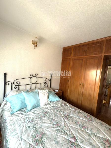 Foto 2bc61b18-495a-4078-ac8f-f39d6ed6c236. Casa aparellada a Apóstol Santiago Madrid