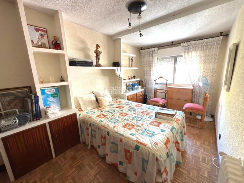 Foto 6aca3720-a94c-4865-899e-bd1b0ca55c65. Casa aparellada a Apóstol Santiago Madrid