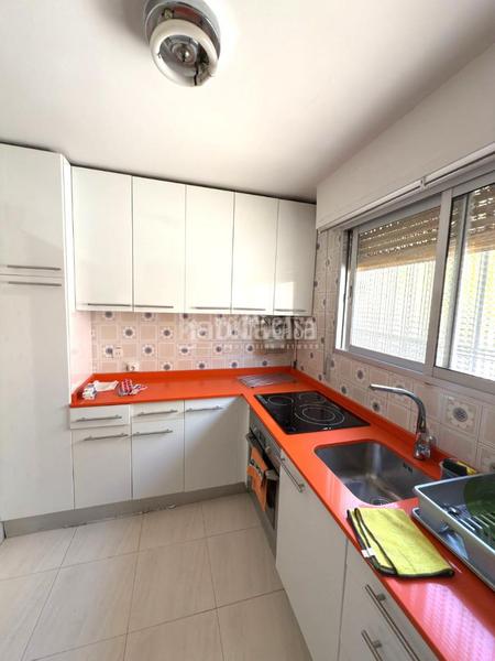 Foto 78a98737-e607-4db9-b2fe-c51ea62f0c3b. Casa aparellada a Apóstol Santiago Madrid