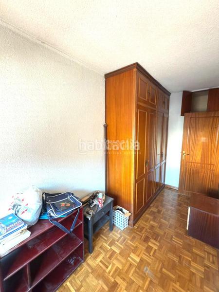 Foto 9f29a4b3-3deb-4719-81e6-e2e9f344ee1a. Casa aparellada a Apóstol Santiago Madrid