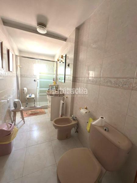 Foto b2d622ac-d1c0-4549-83cf-622ce6399fc6. Casa aparellada a Apóstol Santiago Madrid