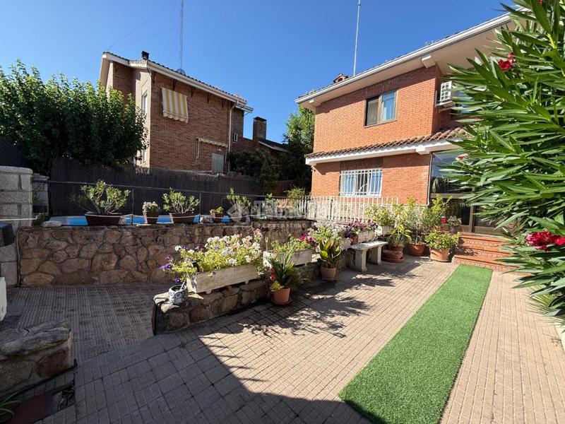 Foto 24a73d43-f43b-42f8-aa86-f04ce7bbd7cb. Casa bifamiliare con riscaldamento parcheggio in Arroyo de la Vega La Moraleja