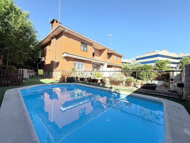 Foto 3e144e57-86d9-4f8f-8b1d-604156b0630a. Casa bifamiliare con riscaldamento parcheggio in Arroyo de la Vega La Moraleja