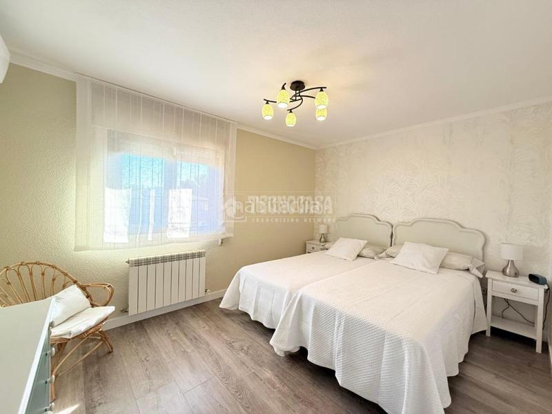 Foto 5b91645d-184a-42bc-b9bb-748d4c83d3d9. Casa bifamiliare con riscaldamento parcheggio in Arroyo de la Vega La Moraleja