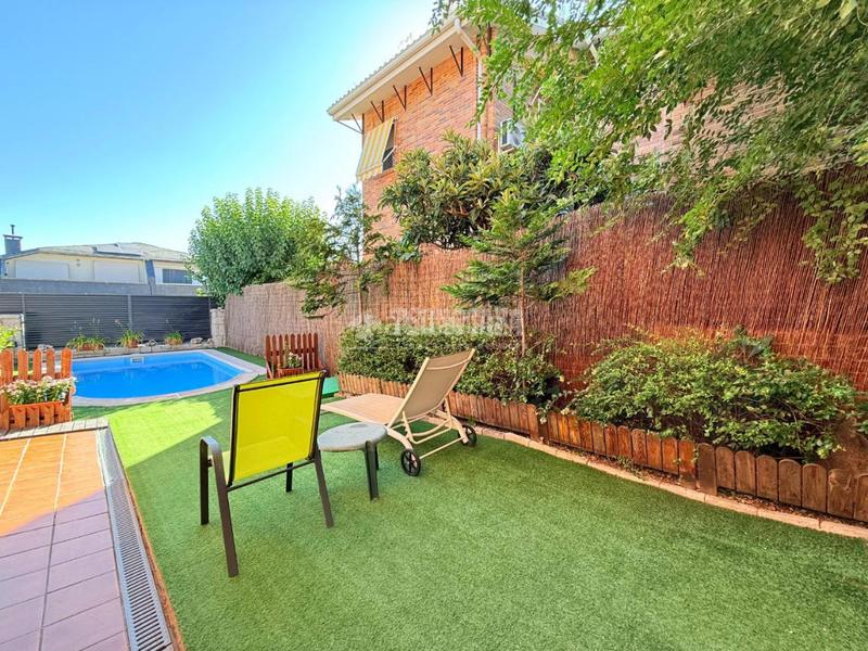 Foto 5e9cf8cc-79a5-4fd6-abf2-0714b8158de3. Casa bifamiliare con riscaldamento parcheggio in Arroyo de la Vega La Moraleja