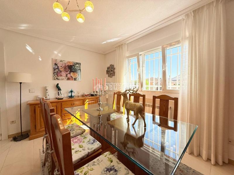 Foto 88e8b131-27bc-4a16-8211-edcc79c4f3e8. Casa bifamiliare con riscaldamento parcheggio in Arroyo de la Vega La Moraleja