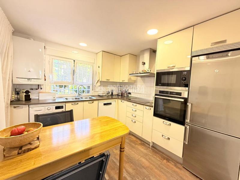 Foto 8b3f43d8-072b-4c35-a1f2-9db26708a603. Casa bifamiliare con riscaldamento parcheggio in Arroyo de la Vega La Moraleja