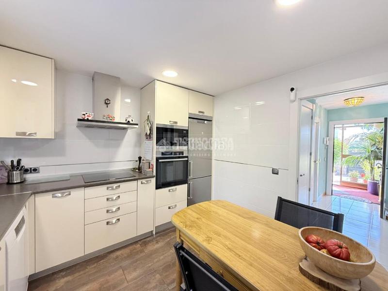 Foto a5258b81-e7eb-4c6e-b7e6-4783e645ec08. Casa bifamiliare con riscaldamento parcheggio in Arroyo de la Vega La Moraleja