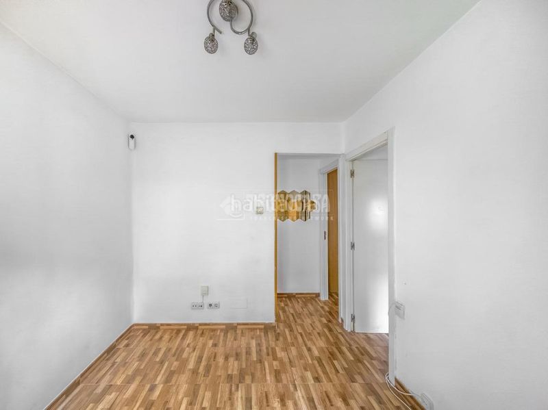 Foto 042cf3df-cc4d-45b1-86b6-d5e39c0ff9d5. Casa aparellada amb calefacció a Centro Alcobendas