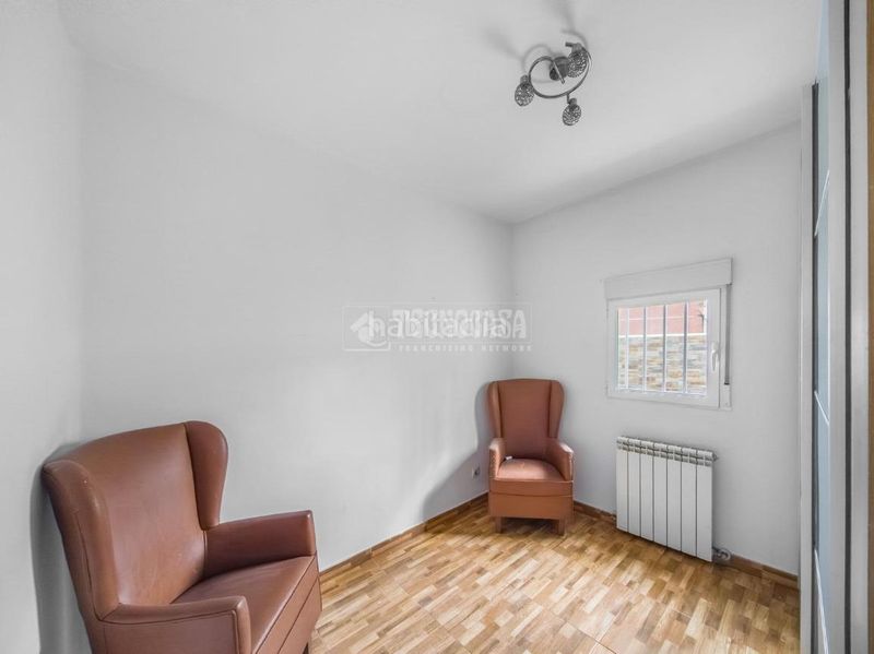 Foto 498b061c-b84f-4034-9d1a-5cf7d5ed831e. Casa aparellada amb calefacció a Centro Alcobendas