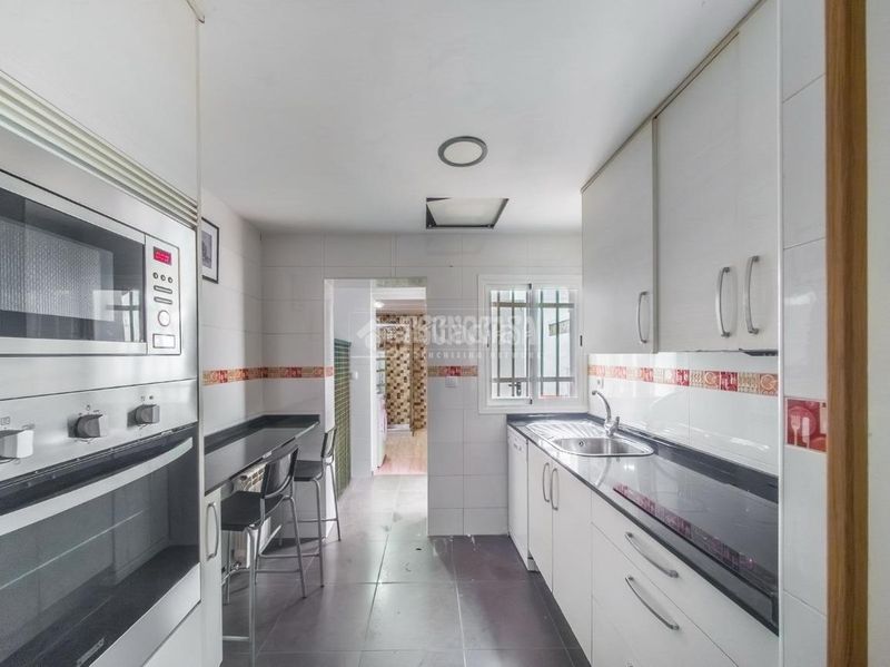 Foto d8c3d66d-a3a1-4c54-b70a-a5df2ed4ff99. Casa aparellada amb calefacció a Centro Alcobendas