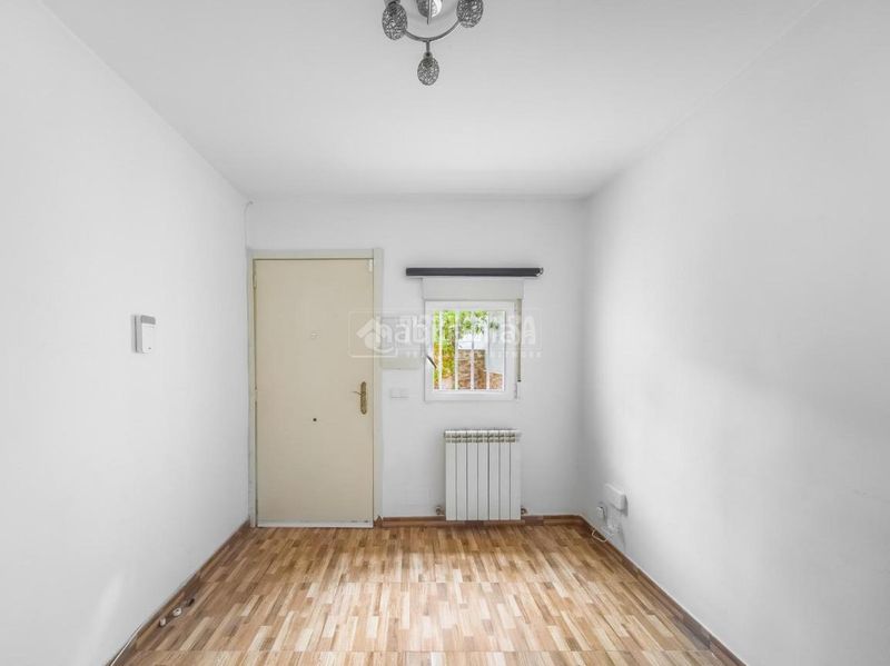 Foto e5ac3b23-abfa-4d25-bdd2-43f394de59b8. Casa aparellada amb calefacció a Centro Alcobendas