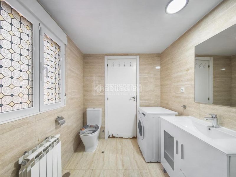 Foto f6b246c1-f2ad-4ffe-b96a-fb878d86dfa0. Casa aparellada amb calefacció a Centro Alcobendas