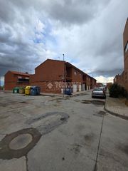 Casa bifamiliare  C. miguel de cervantes. Casa en venta en yepes