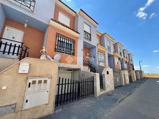 Towny house in Yepes. Casa en venta en yepes