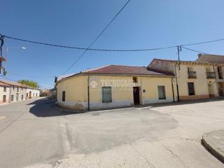 Casa pareada en Santa María la Real de Nieva. Casa en venta en segovia