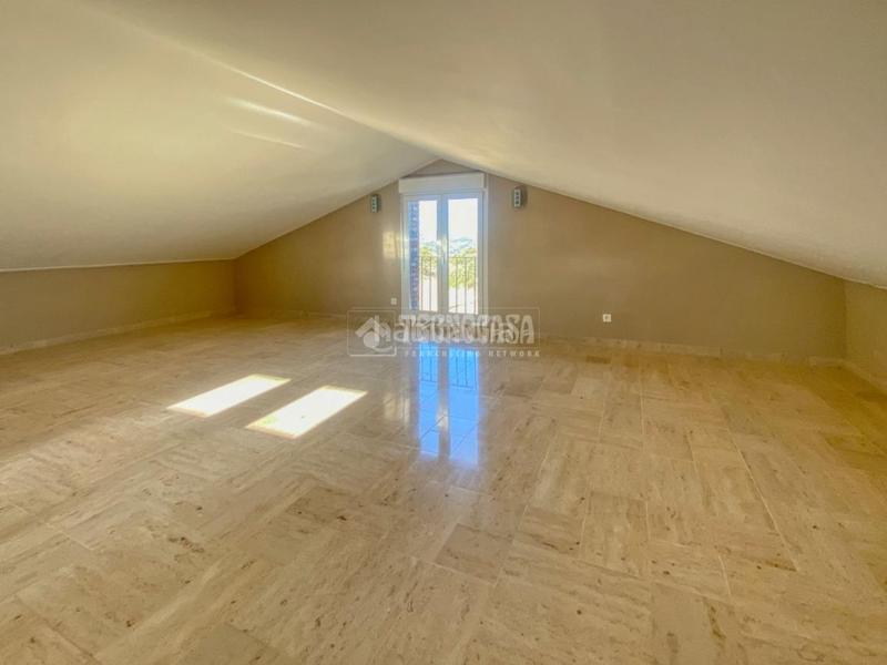 Foto c49f3045-2d8b-4d99-bdf9-7f3570247be2. Casa  en venta en el espinar en Los Ángeles de San Rafael Espinar (El)