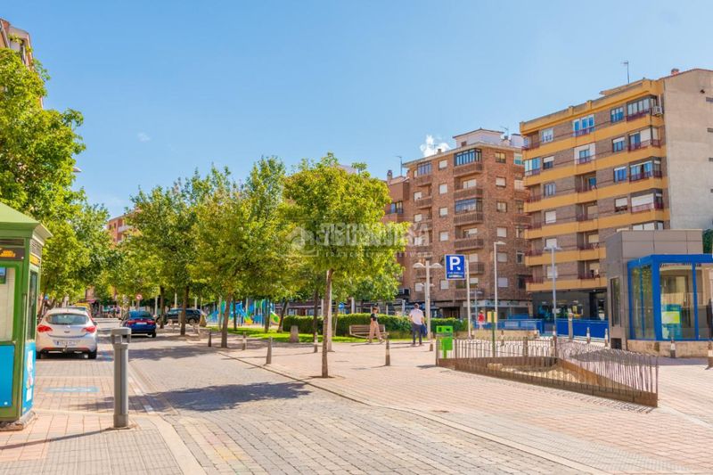 Foto 62f753af-d477-4f02-87f2-7a39c552c7f2. Aparcament cotxe a José Zorrilla - Padre Claret Segovia