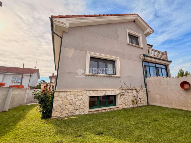Foto bc0599fa-7d6b-49ee-a38d-6d3d769e22ac. Casa a Sanchonuño