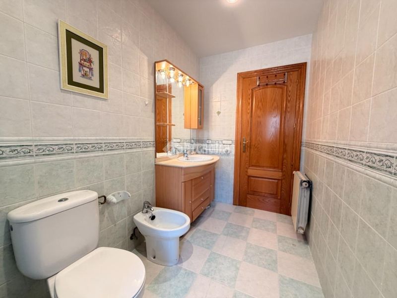 Foto 2acd6953-7034-44b7-bf3b-6065719406b7. Casa amb calefacció aparcament a José Zorrilla - Padre Claret Segovia