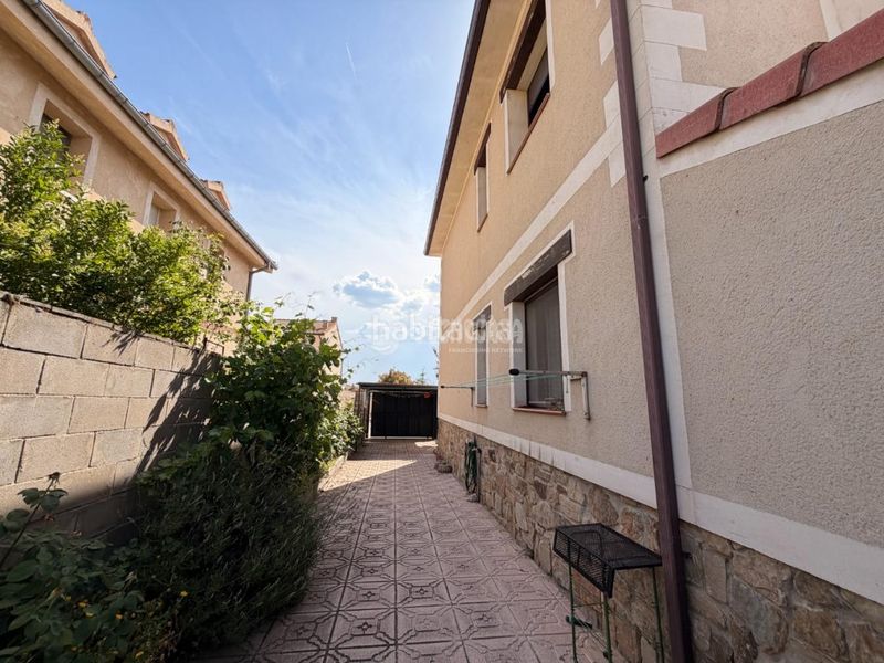 Foto 4c2555ff-cd3b-410c-9458-d929d1d805b0. Casa amb calefacció aparcament a José Zorrilla - Padre Claret Segovia