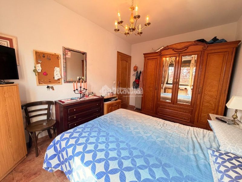 Foto b6d72614-a7ae-42b1-bd9a-7abbd4c5195b. Casa amb calefacció aparcament a José Zorrilla - Padre Claret Segovia