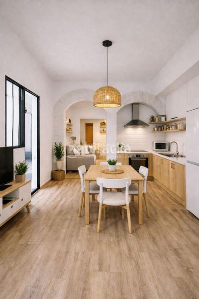 Foto 8d20e116-6f38-4669-b64c-dd87017c6b35. Casa aparellada a Arcos de la Frontera