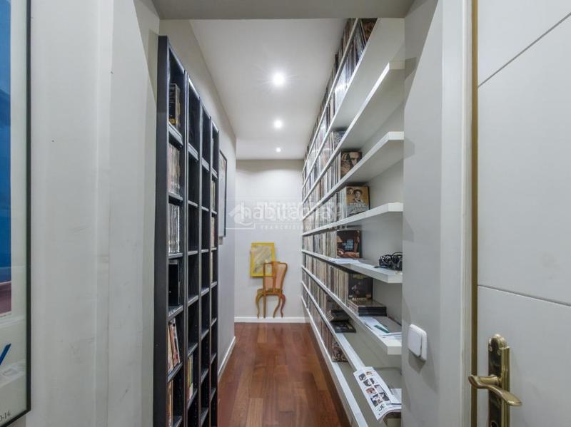 Foto cb2f8e26-704c-47e1-a082-b998fa280060. Piso  en venta en Trafalgar Madrid