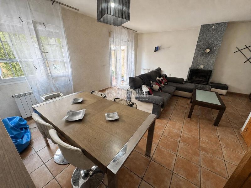 Foto 7c79dd0e-8c5d-4350-ad6c-79980ef03ea5. Casa aparellada amb calefacció aparcament a Ontígola