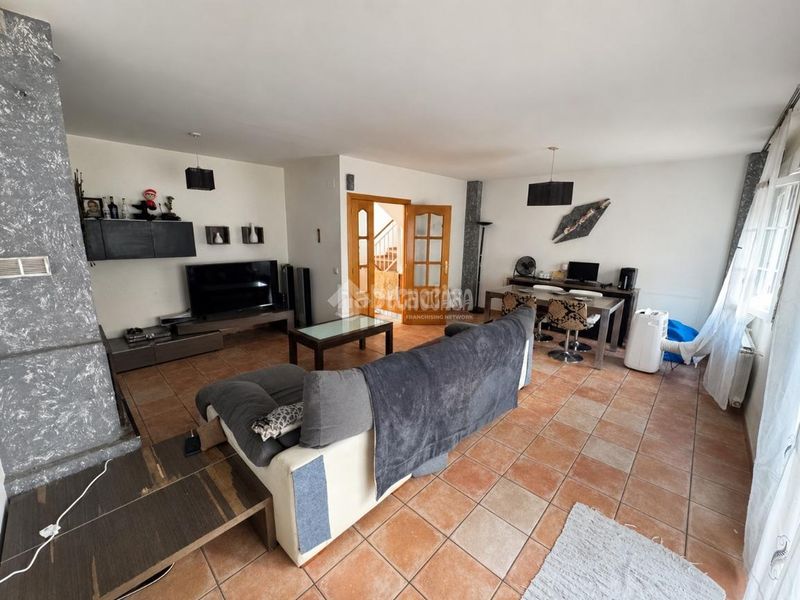 Foto 858baa21-1c5b-413b-99ef-ce0c3e0223fe. Casa aparellada amb calefacció aparcament a Ontígola