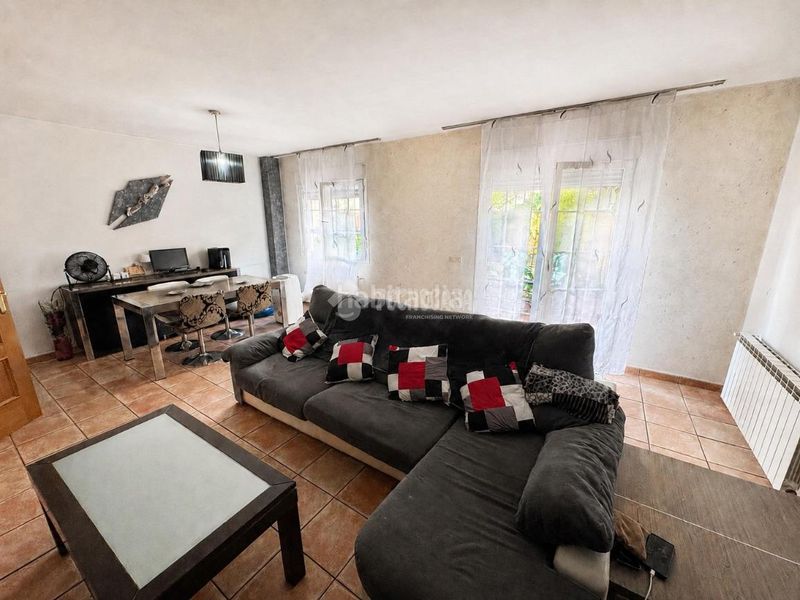 Foto ac770ff7-78de-4645-81fc-d94116fec54e. Casa aparellada amb calefacció aparcament a Ontígola
